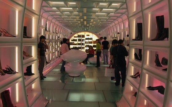 529_fullimage_amsterdam-shopping-schoenenwinkel-modern-jpg_560x350