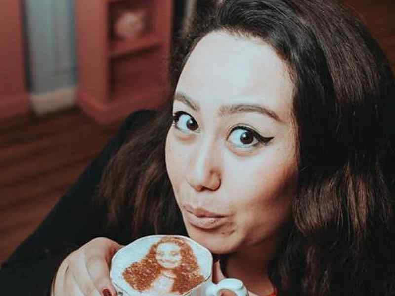 ritratto sulla schiuma del caffè