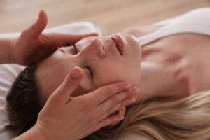 I benefici del Reiki: l’antica pratica giapponese che armonizza l’energia vitale per il benessere psicofisico