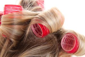 Bigodini in velcro: cosa sono e come usarli per creare acconciature voluminose