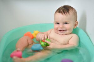 Guida al bagnetto dei bambini: consigli per renderlo un momento divertente